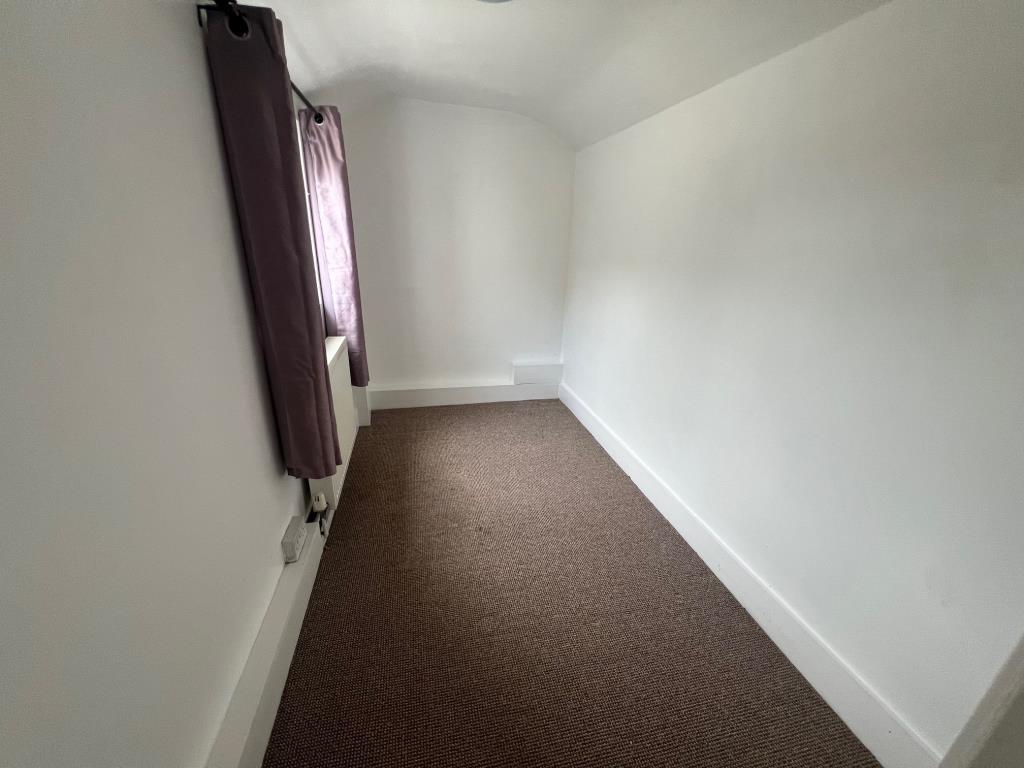 Lot: 143 - THREE-BEDROOM HOUSE IN TOWN CENTRE LOCATION - rear third bedroom
